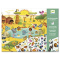 Conjunto Djeco 90 Decalques e 3 cenários: vista da embalagem aberta mostrando os três cenários (Savana, Deserto, Pólo Norte) e folhas de decalques coloridos.