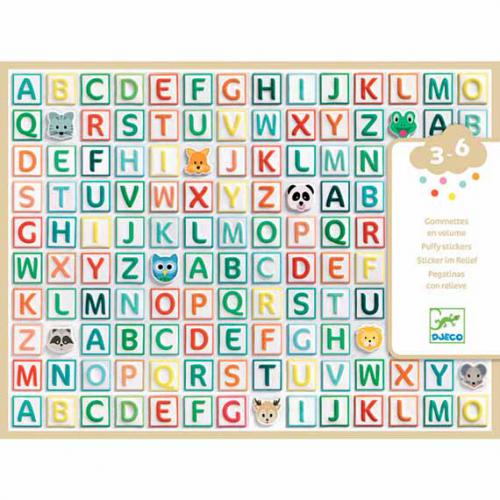 Embalagem do conjunto Djeco Autocolantes Grandes - Alfabeto, mostrando as duas pranchas de autocolantes grossos com letras coloridas e em relevo.