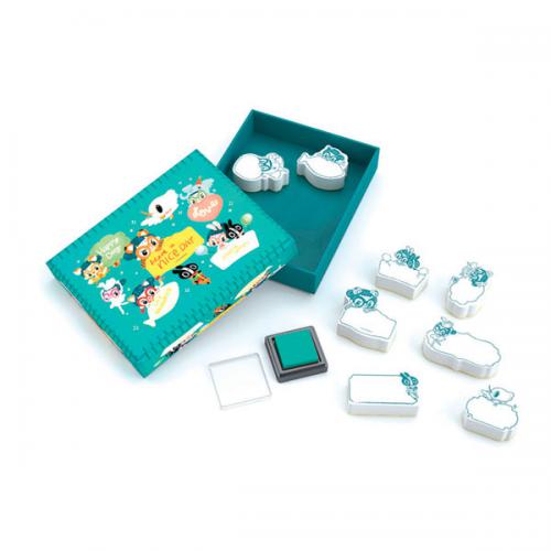 Caixa de cartão Djeco "Lam" aberta, mostrando 8 carimbos coloridos com motivos de animais e uma almofada de tinta azul.