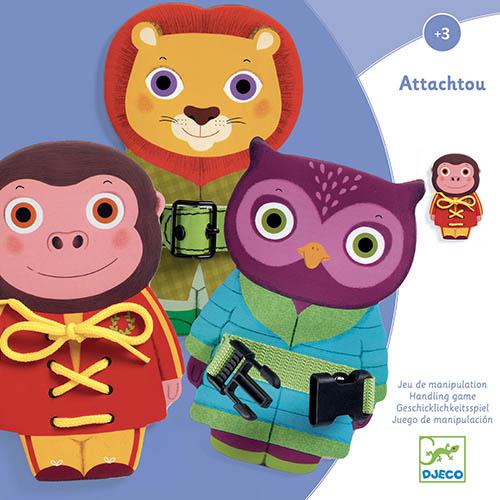 Três figuras de animais de madeira (leão, macaco, coruja) do jogo Djeco Attachtou, mostrando os fechos de tecido, metal e plástico.