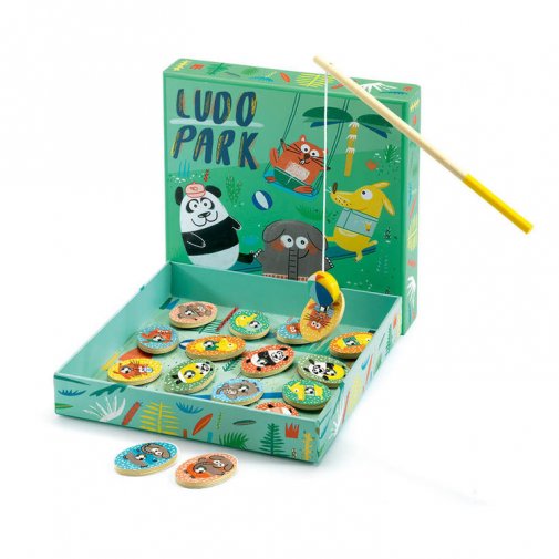 Djeco Ludo Park montado para o jogo de pesca magnética, com a caixa servindo de cenário e as peças de peixes magnéticos visíveis.