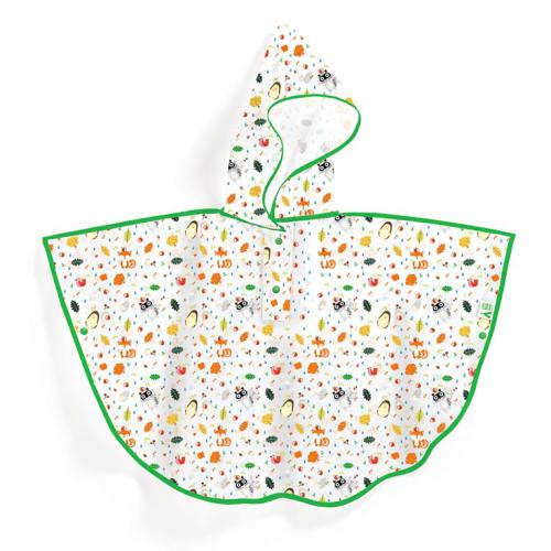 Capa de chuva poncho Djeco para criança com capuz, padrão de animais da floresta (pinguins, raposas) e folhas em tons outonais, com vivo verde.