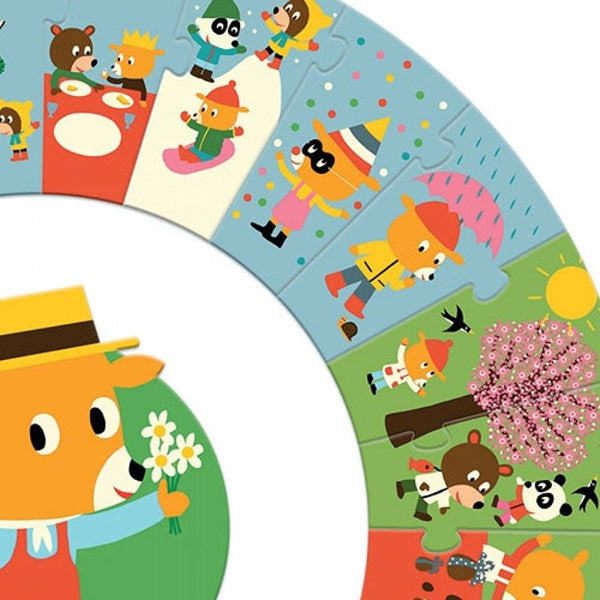 Detalhe do puzzle Djeco As Estações do Ano, mostrando as ilustrações das diferentes estações e o personagem em várias atividades.