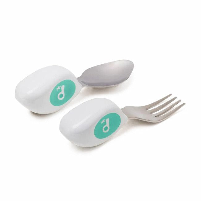 Conjunto de talheres Doddl Aqua (colher e garfo) em aço inoxidável, com cabos ergonómicos coloridos, focados na aprendizagem infantil.