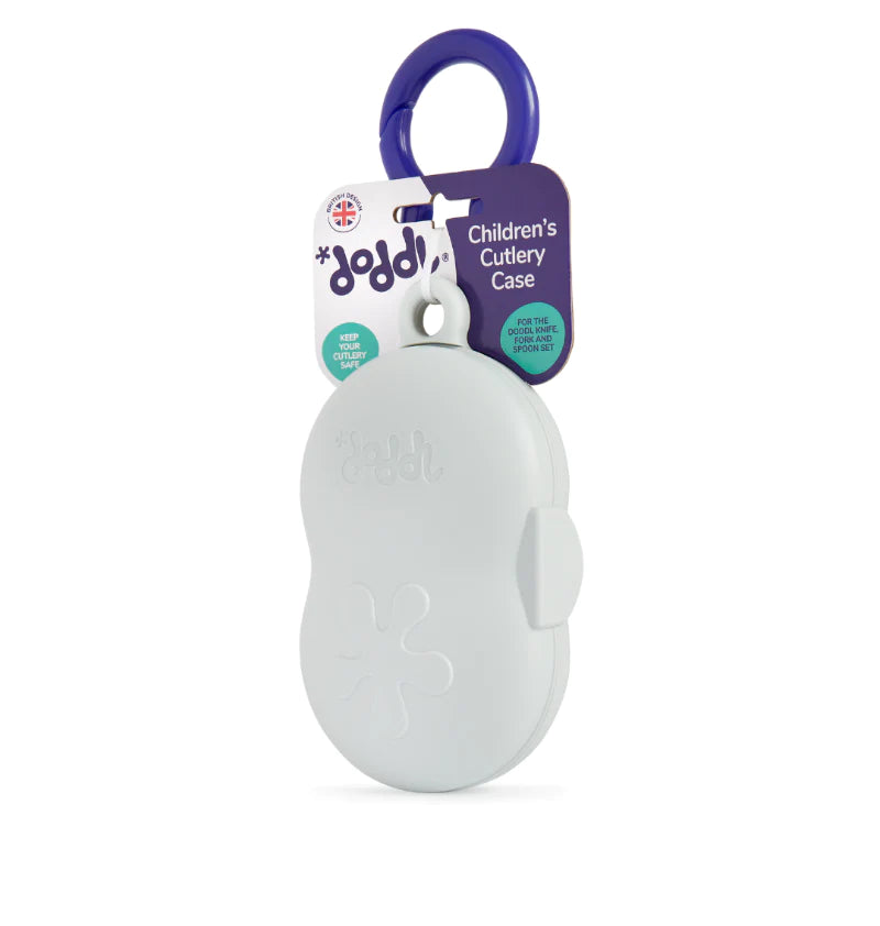Estojo Doddl para talheres infantis aberto, mostrando espaço para garfo, faca e colher, ideal para higiene fora de casa.