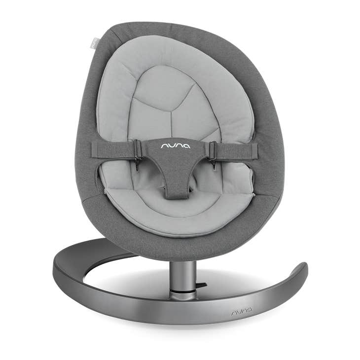 Detalhe da base curva elegante da espreguiçadeira Nuna LEAF CURV, mostrando o design contemporâneo sem eletricidade.