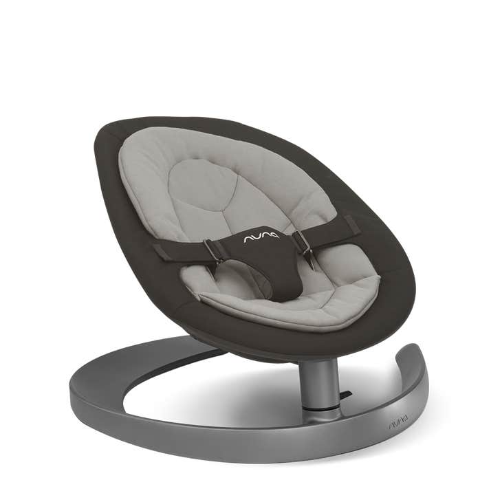 Espreguiçadeira Nuna LEAF CURV em cor neutra, com malha traseira visível, promovendo a respirabilidade do revestimento têxtil.