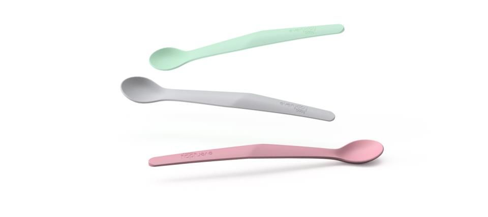 Embalagem do conjunto de 2 colheres de silicone Everyday Baby nas cores rosa e cinza.
