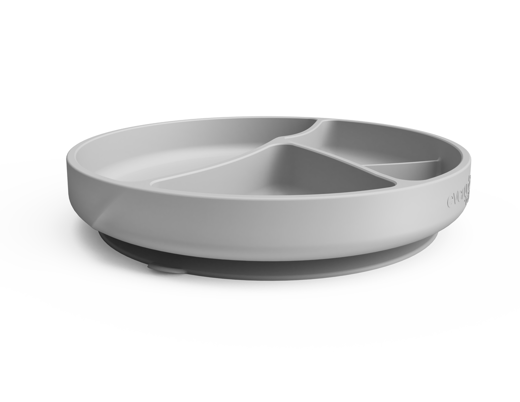 Prato de silicone Everyday Baby cinzento com base de ventosa forte para evitar deslizes na mesa do bebé.