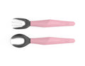 Detalhe do garfo e colher Everyday Baby em rosa.