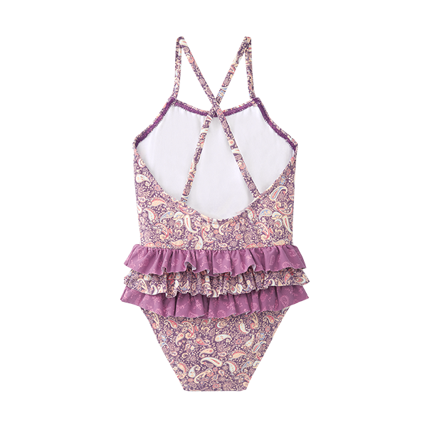 Detalhe dos folhos triplos e do tecido estampado do fato de banho de menina Waterlemon roxo.