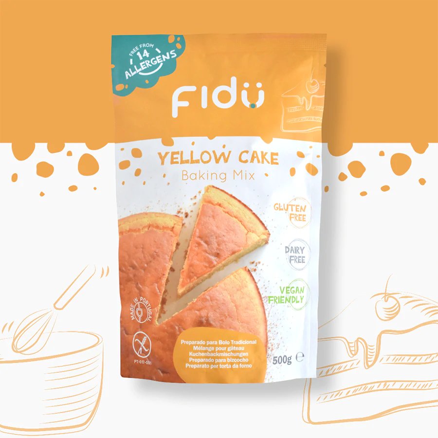 Bolo tradicional Fidu Mix sem glúten, decorado e pronto a servir, demonstrando a versatilidade da base para rechear e cobrir.