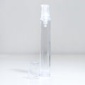 Frasco transparente de 5ml com pulverizador spray branco e tampa protetora, ideal para soros e loções.