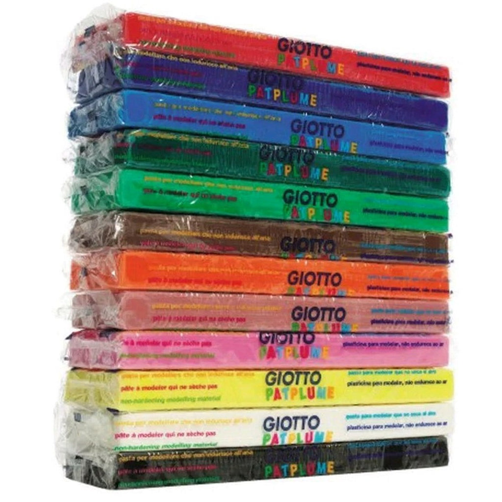 Pilha de barras de plasticina Giotto Patplume de várias cores embaladas individualmente.