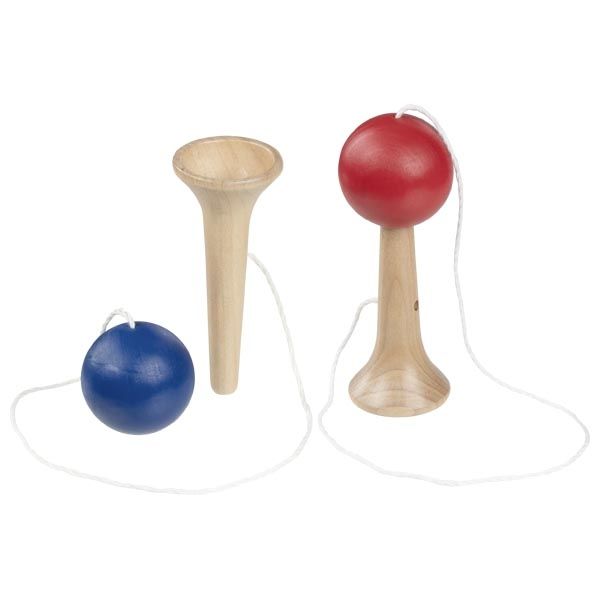 Conjunto completo do jogo Goki Bola e Copo em madeira: copo com pega, cordel e duas bolas (azul e vermelha) para desenvolver a coordenação.