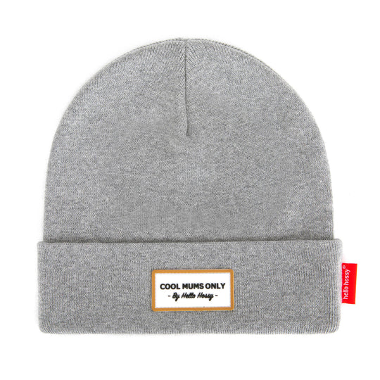 Gorro cinzento Hello Hossy em 100% algodão orgânico. Vista frontal com etiqueta "COOL MUMS ONLY".