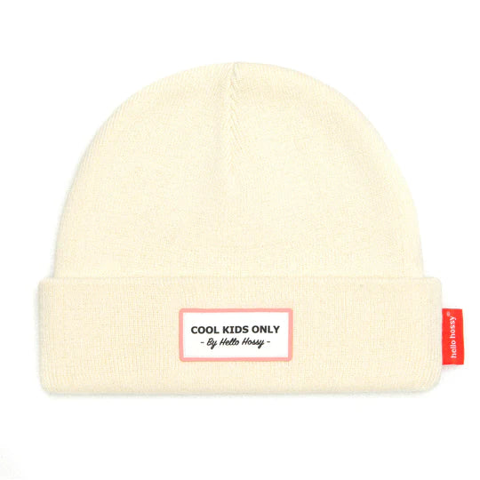 Gorro creme Hello Hossy para criança em 100% algodão orgânico. Vista frontal com etiqueta "COOL KIDS ONLY".