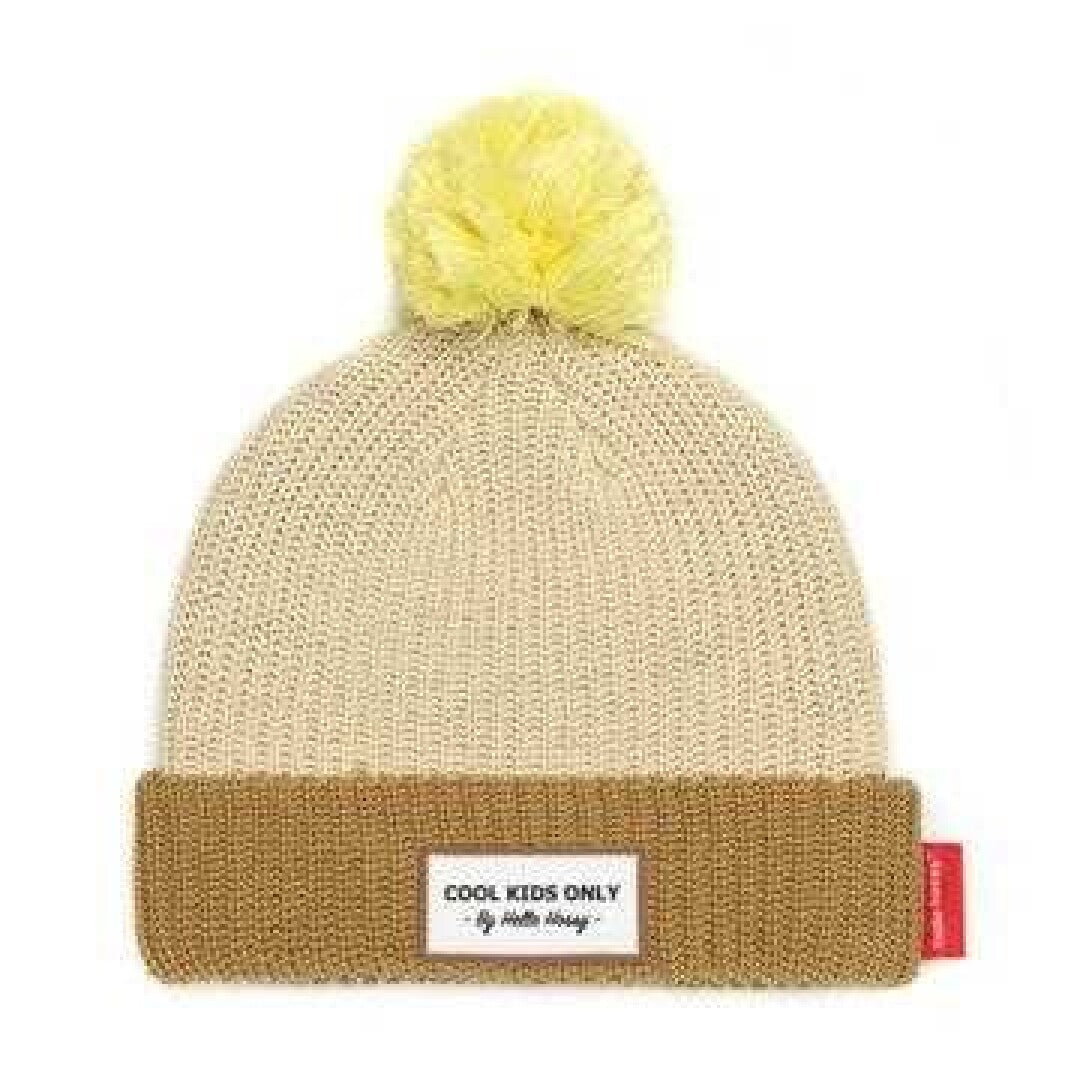 HELLO HOSSY Gorro com Pompom em malha bege e castanha com pompom amarelo e etiqueta "COOL KIDS ONLY".