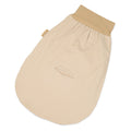Saco de dormir Hoppediz Nature em algodão bege claro, mostrando o fecho de correr frontal e o design envolvente para conforto do bebé.