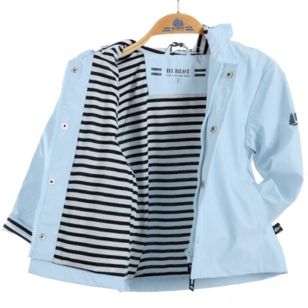 Casaco impermeável infantil Hublot Nuage Glacier azul claro, visto de frente, com fecho e capuz, ideal para meia estação.