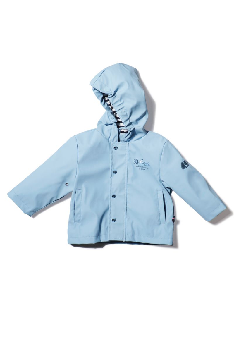 Detalhe do fecho principal e molas de pressão do casaco impermeável Hublot para criança, cor azul glaciar.
