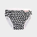 Cueca fralda de natação ImseVimse com padrão geométrico de triângulos pretos e brancos.