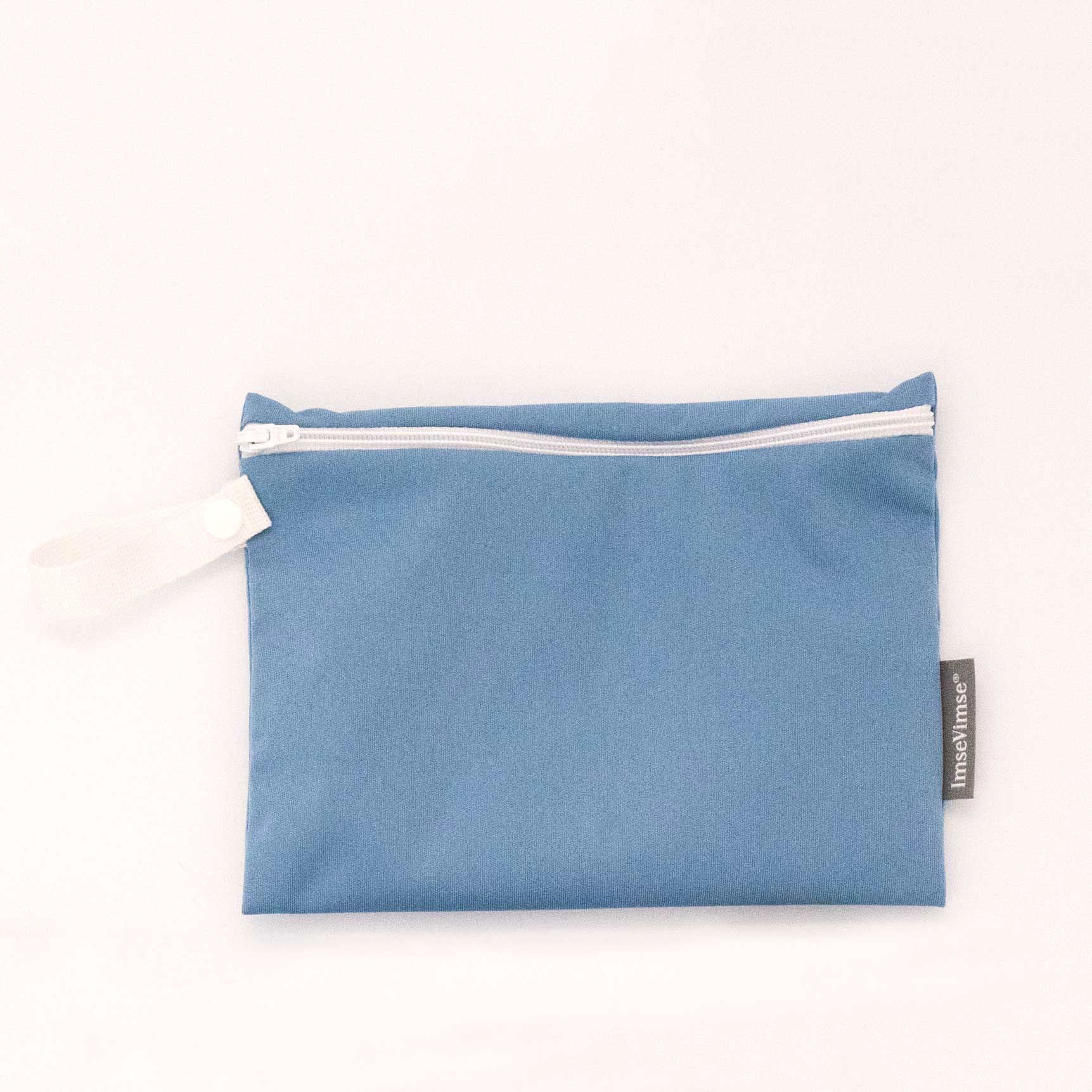 Saco reutilizavel para snacks Imsevimse em tom azul com fecho e alca.