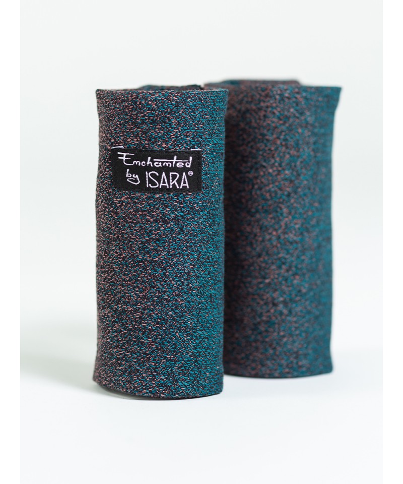 Conjunto completo de protetores de alças Isara (teething pads) em diferentes cores ou padrões, prontos para encomenda, destacando a versatilidade.