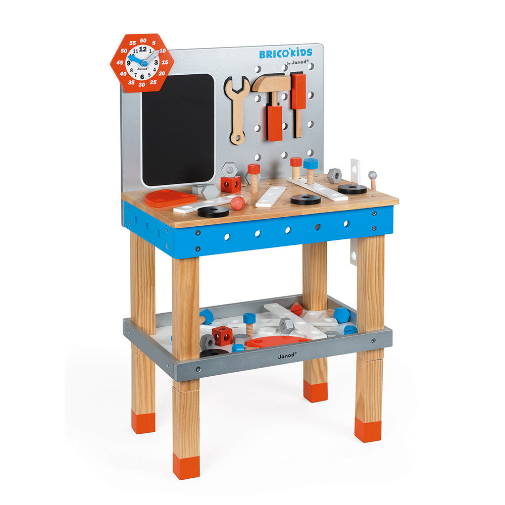 Visão geral da bancada de trabalho magnética Janod Brico Kids, mostrando as ferramentas e o quadro preto, ideal para crianças a partir de 3 anos.