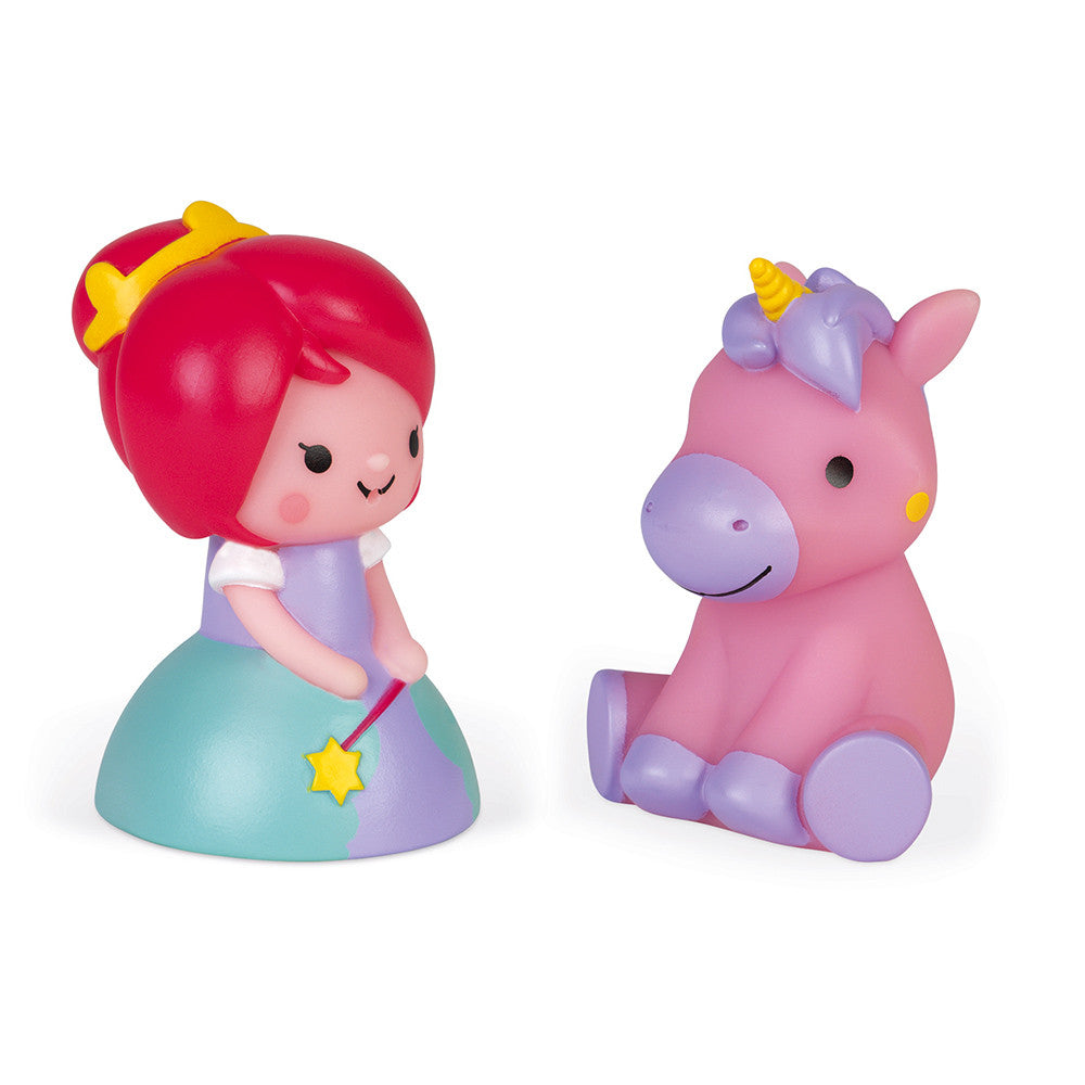 Princesa e unicórnio Janod para banho, lado a lado, com a princesa vestida de cores pastel e o unicórnio rosa.