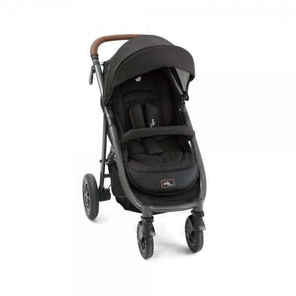 Imagem do carrinho Joie Mytrax Flex Signature com o conjunto de rodas traseiras de borracha com enchimento de espuma, um dos jogos incluídos no pack.