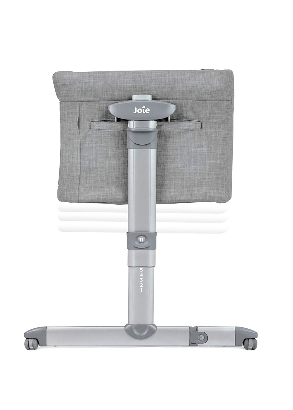 O berço Joie Roomie glide dobrado e compacto, pronto para arrumação ou transporte, destacando a portabilidade.