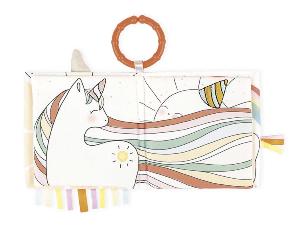 Livro sensorial Kaloo Unicorn com capa de unicórnio, anel de dentição e fitas coloridas.