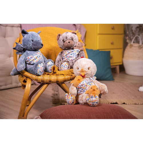 Vista lateral do peluche Lobo Mãe e Bebé Kaloo, destacando a dimensão de 35cm e o laço protetor.