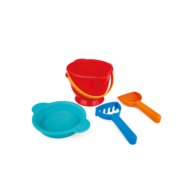 Kit básico de praia Hape com balde vermelho, pá, rastelo e crivo