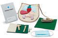 Kit cirurgião de madeira PlanToys com avental de órgãos e ferramentas médicas.