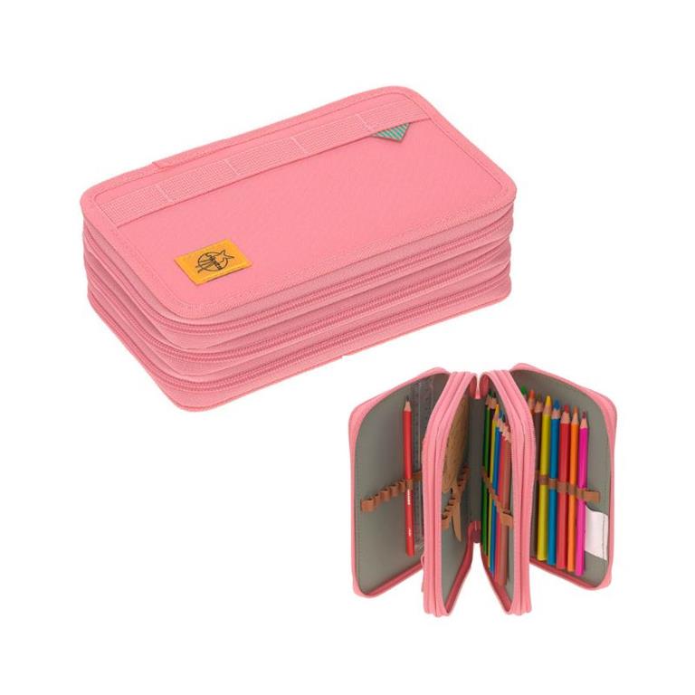 Estojo escolar Lassig Unique Collection aberto, exibindo os três compartimentos recheados com material escolar Eberhard Faber, como lápis e canetas.