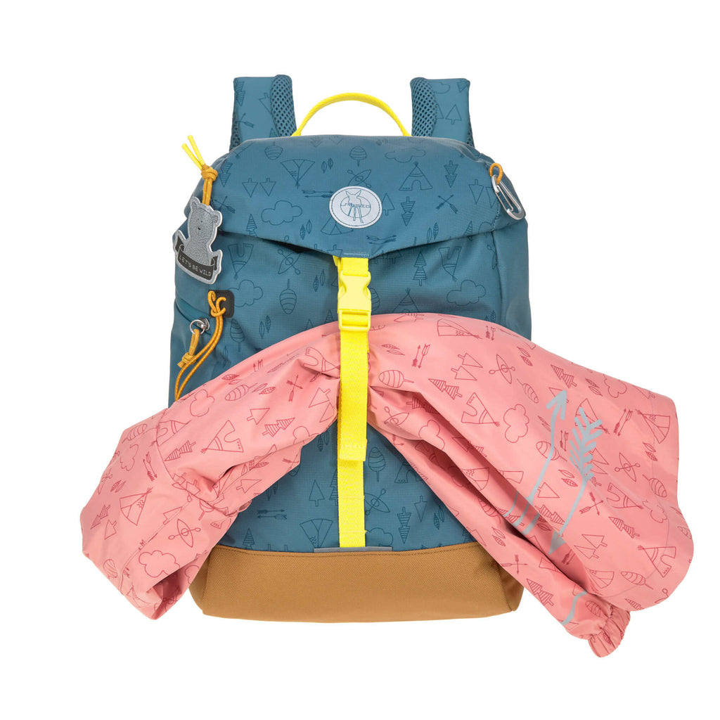 Detalhe da alça acolchoada e ajustável da mochila Lassig Adventure, mostrando o conforto para as costas da criança.