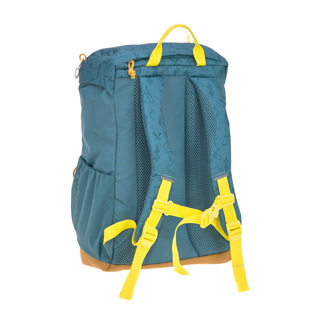 Detalhe da alça da mochila Lassig Adventure, mostrando o acolchoamento respirável e a fivela de peito ajustável para conforto.