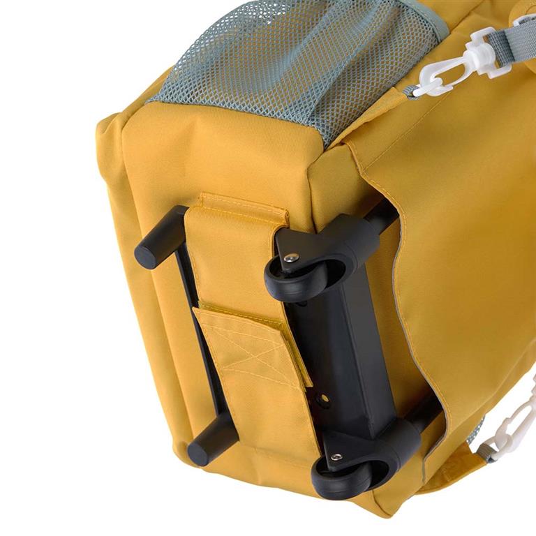 A mochila trolley Lassig "About Friends" em uso por uma criança, demonstrando o tamanho e o design divertido.