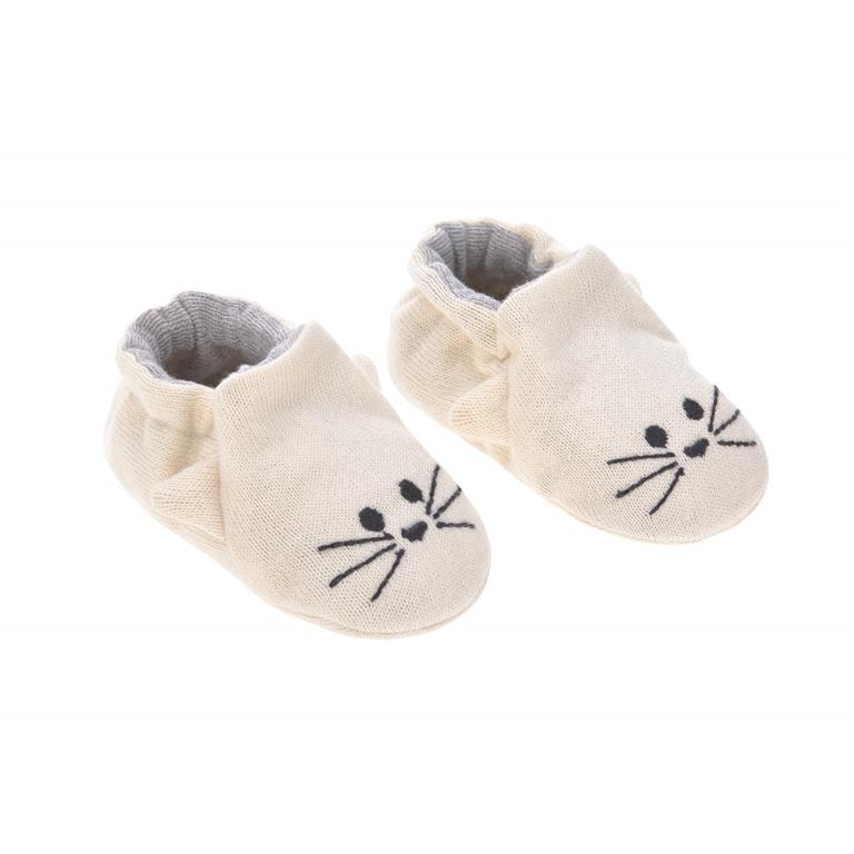 Detalhe da sola flexível e antiderrapante das pantufas Lassig para bebé, feitas em tecido macio.