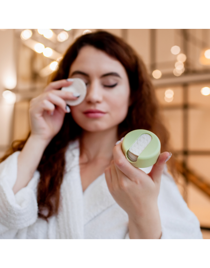 Pack de 7 discos desmaquilhantes reutilizáveis LastRound em tons pastel, apresentados na sua caixa de armazenamento ecológica.