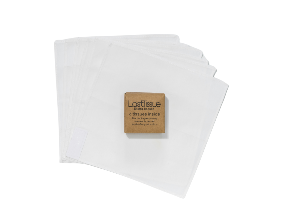 Conjunto de 6 lenços reutilizáveis LastTissue brancos dobrados dentro da sua caixa de transporte de silicone branca, com a tampa entreaberta.