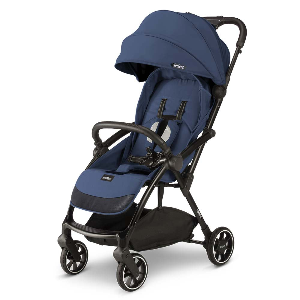 Close-up da barra de pára-choques em couro sintético (PU) e do arnês de segurança de 5 pontos com fivela magnética do carrinho Leclerc.