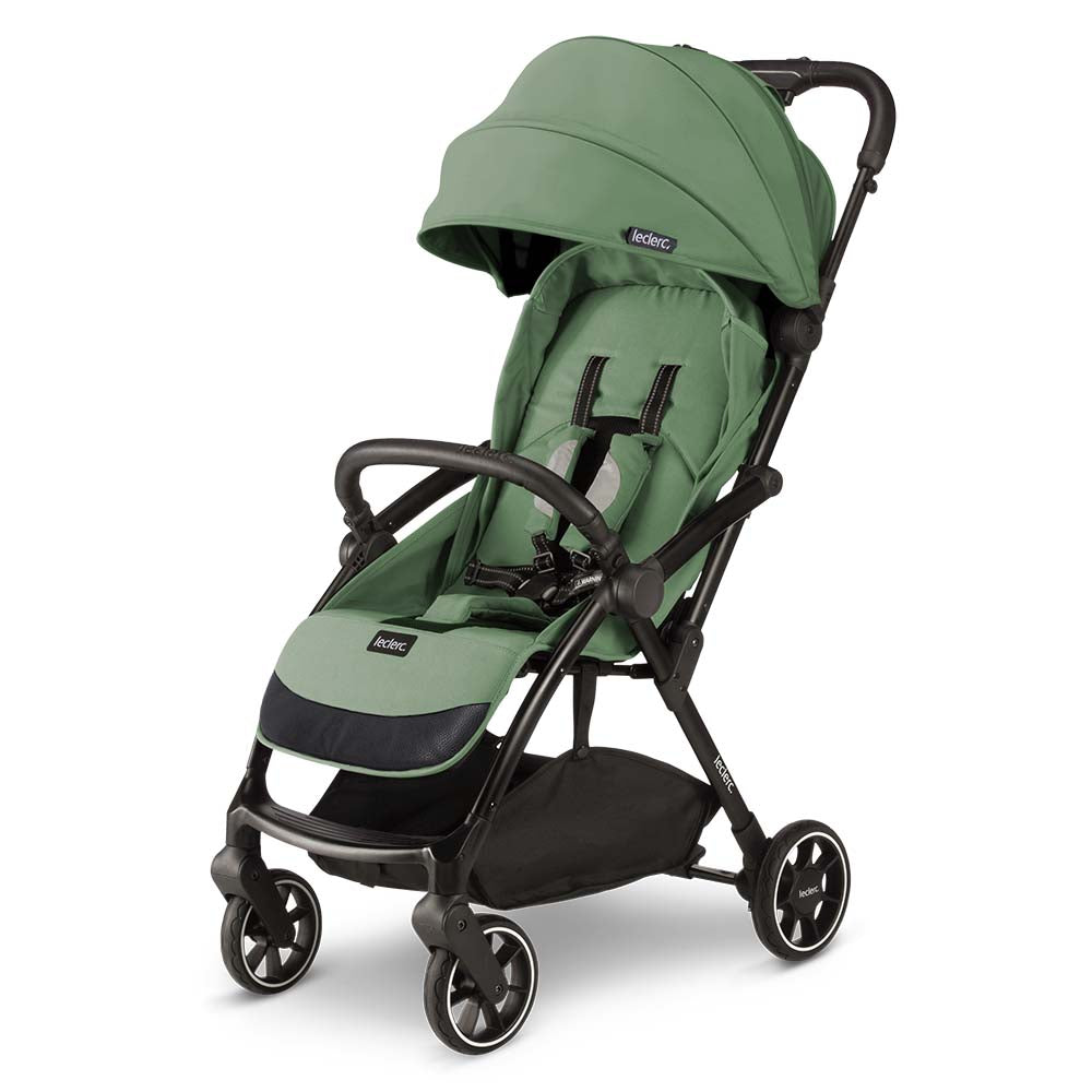 Detalhe do encosto reclinável do carrinho Leclerc Magicfold Plus, mostrando a posição de dormir (totalmente reclinada) e o apoio para os pés ajustável.