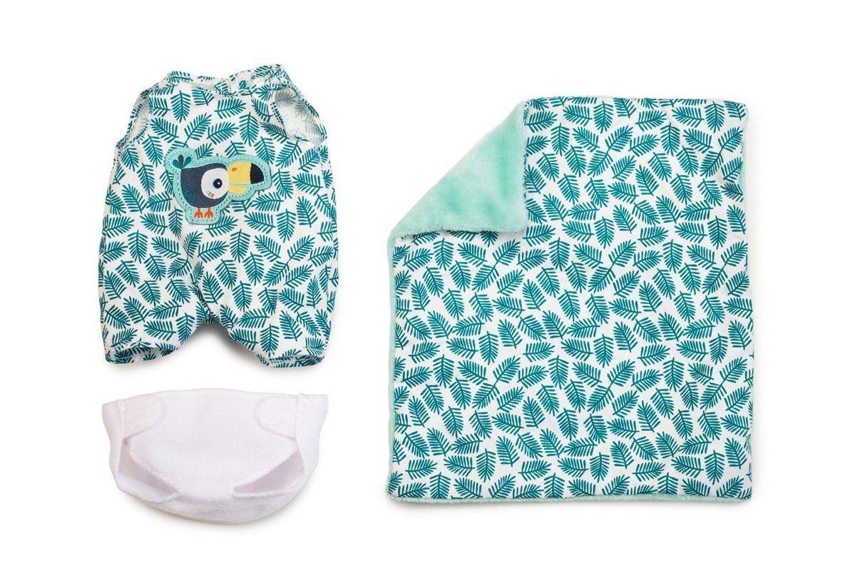 Conjunto de acessórios da boneca Ari: macacão, manta dobrada com interior verde-água e fralda branca.