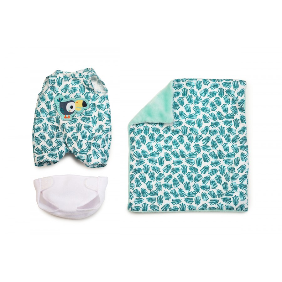 Conjunto de acessórios da boneca Ari: macacão estampado, fralda branca e uma manta com forro de pelo verde-água (alcofa).