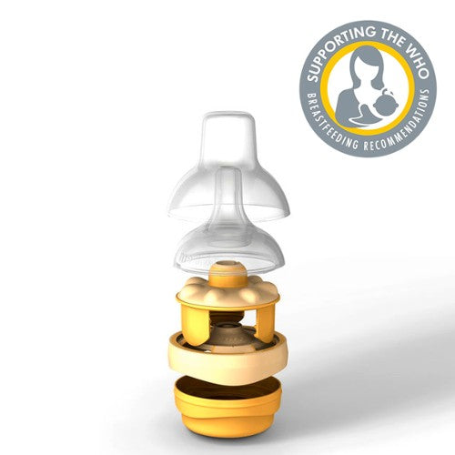 Detalhe do biberão Medela com marcações de medição visíveis para controlo preciso do volume de leite materno.