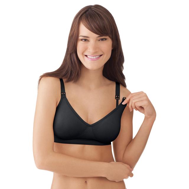 Modelo usando o Sutiã Medela Comfy Preto XL, mostrando o ajuste confortável e as aberturas para amamentação.