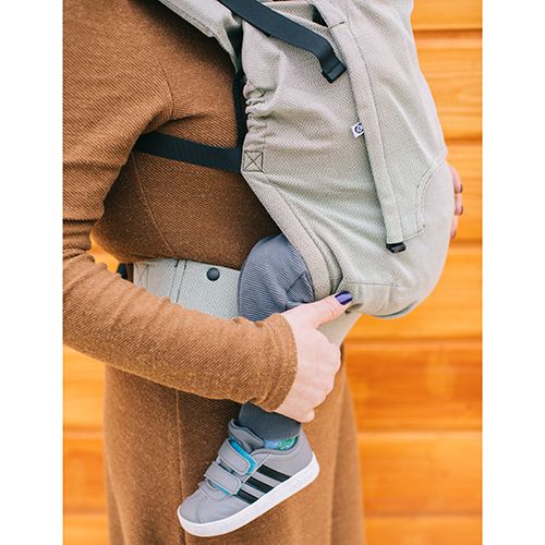 Detalhe do ajuste ergonómico e tecido da mochila Neko Smart Moss.